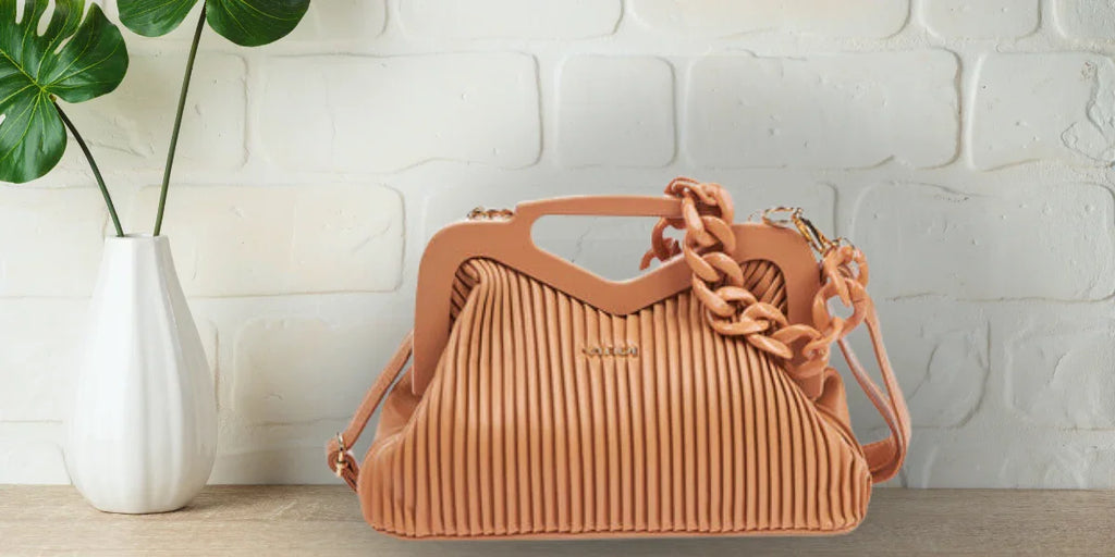 Και οι τσάντες θέλουν τη… φροντίδα τους!