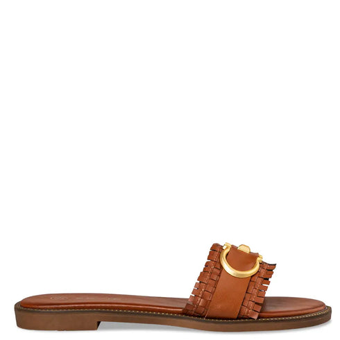 Envie Shoes Φλατ Σανδάλια με Χρυσή Διακοσμητική Αγκράφα Κάμελ