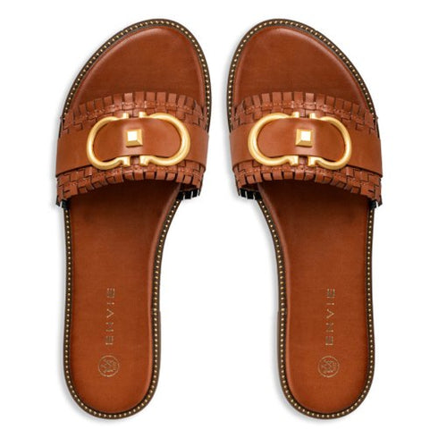 Envie Shoes Φλατ Σανδάλια με Χρυσή Διακοσμητική Αγκράφα Κάμελ