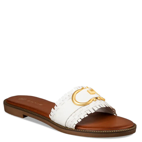 Envie Shoes Φλατ Σανδάλια με Χρυσή Διακοσμητική Αγκράφα Λευκό