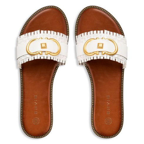 Envie Shoes Φλατ Σανδάλια με Χρυσή Διακοσμητική Αγκράφα Λευκό
