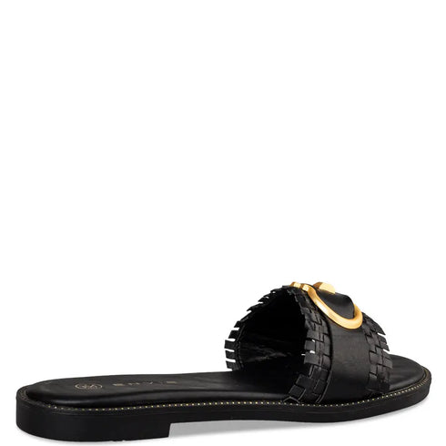 Envie Shoes Φλατ Σανδάλια με Χρυσή Διακοσμητική Αγκράφα Μαύρο