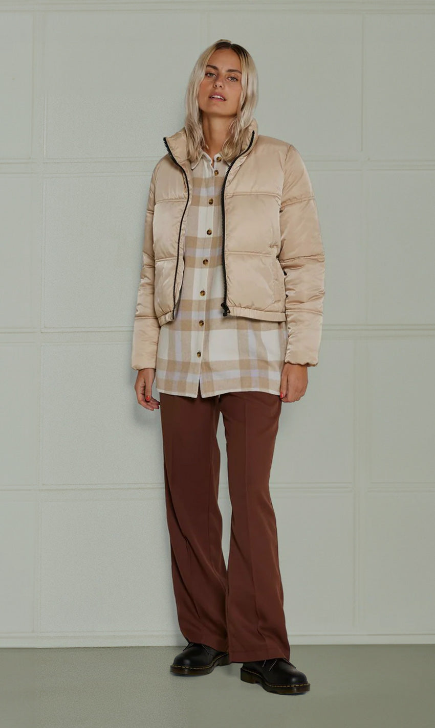 WE_Categ_04_850x1424_f3877a74-3ad4-414b-a1ef-6c02a5136c8c-wondereshop